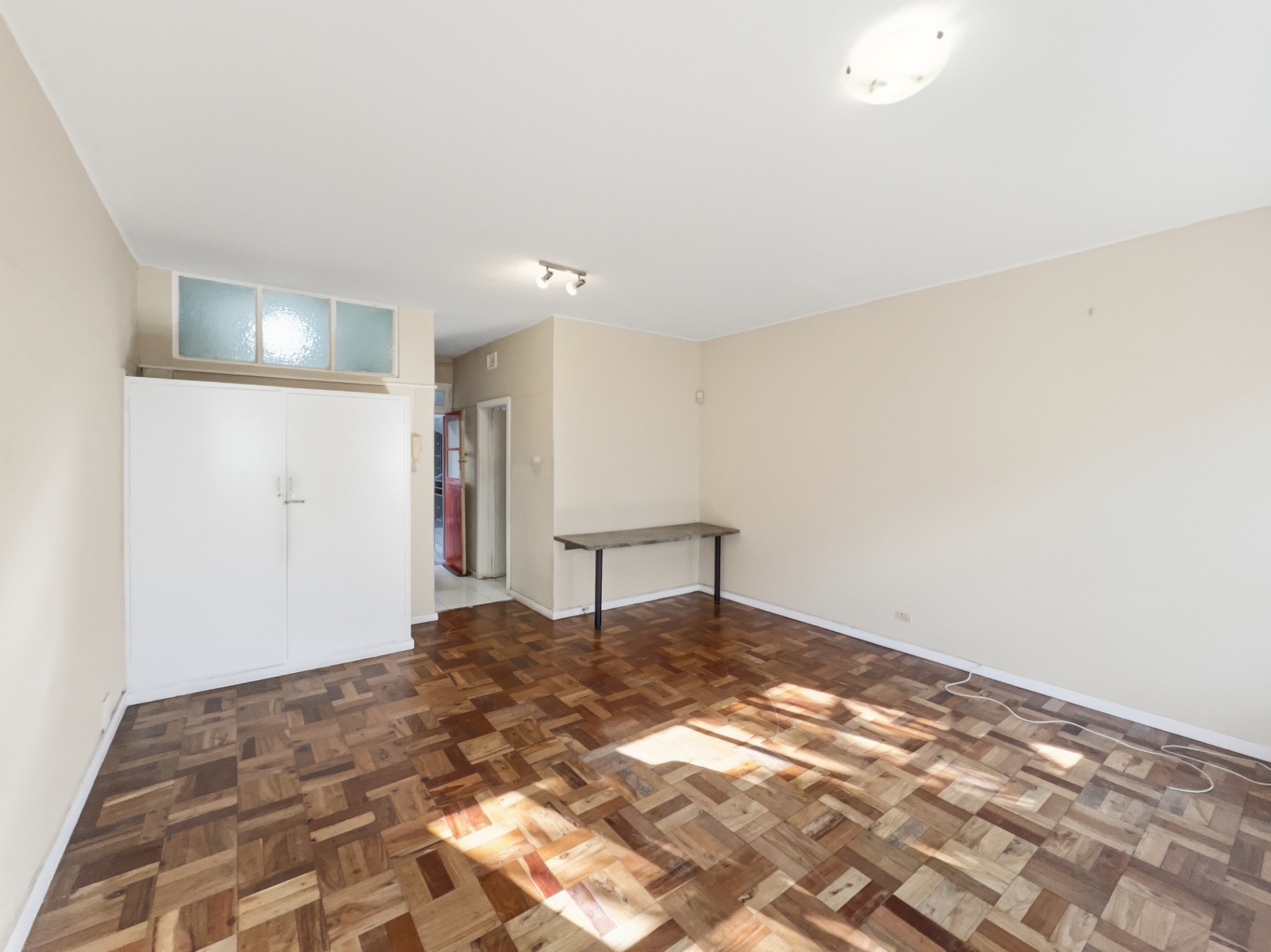 Studio Apartment For Sale in Morningside, Durban, KwaZulu-Natal