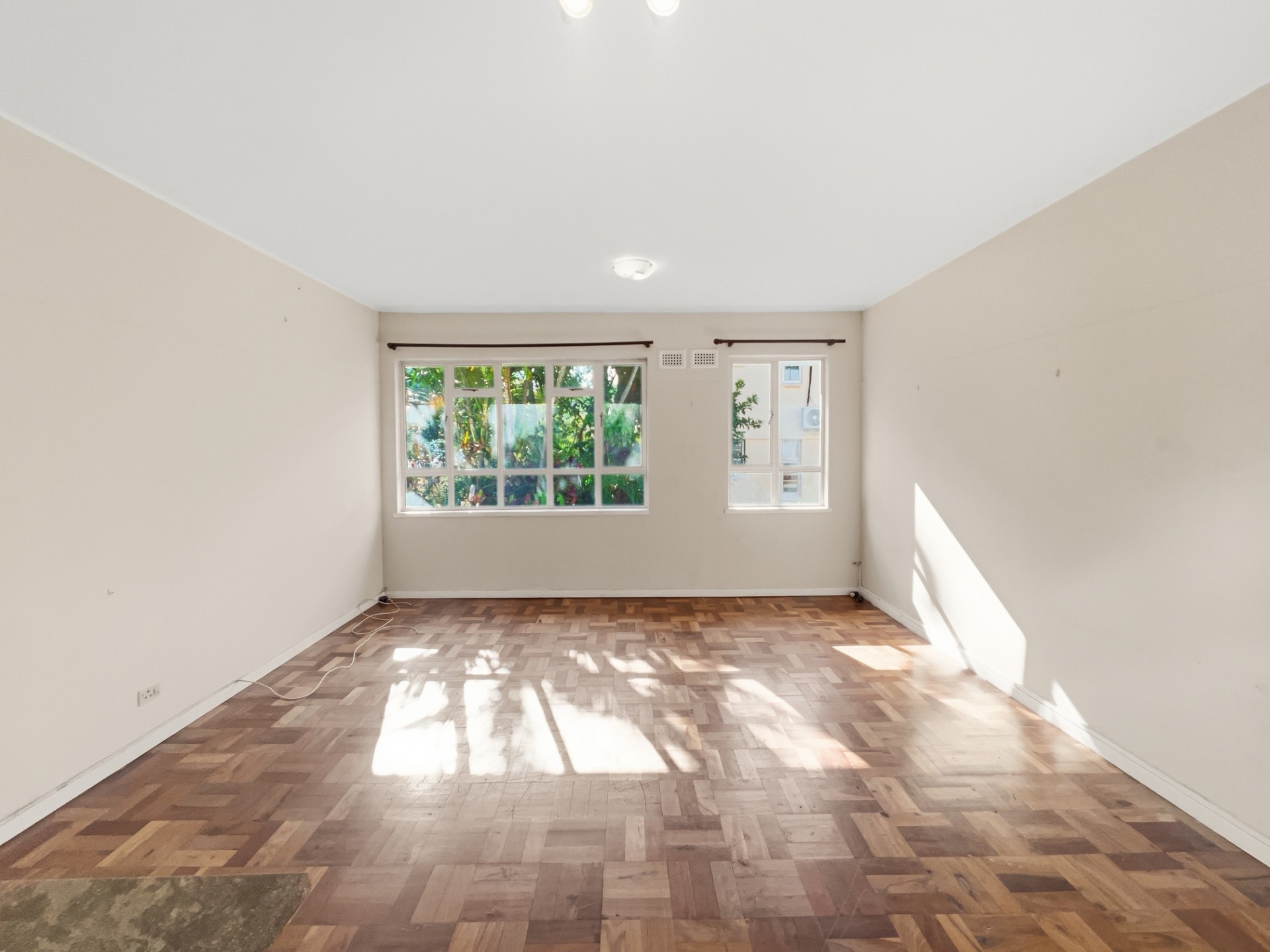 Studio Apartment For Sale in Morningside, Durban, KwaZulu-Natal