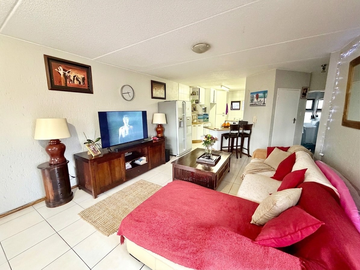 2 Bedroom First Floor Townhouse For Sale in Sunninghill, Sandton
