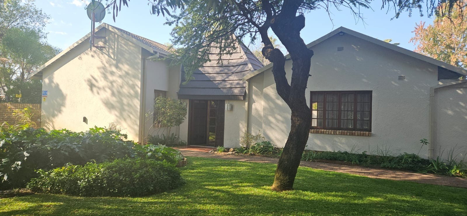 Neat family home in well sought after area. Tranquil garden with sprinkler system