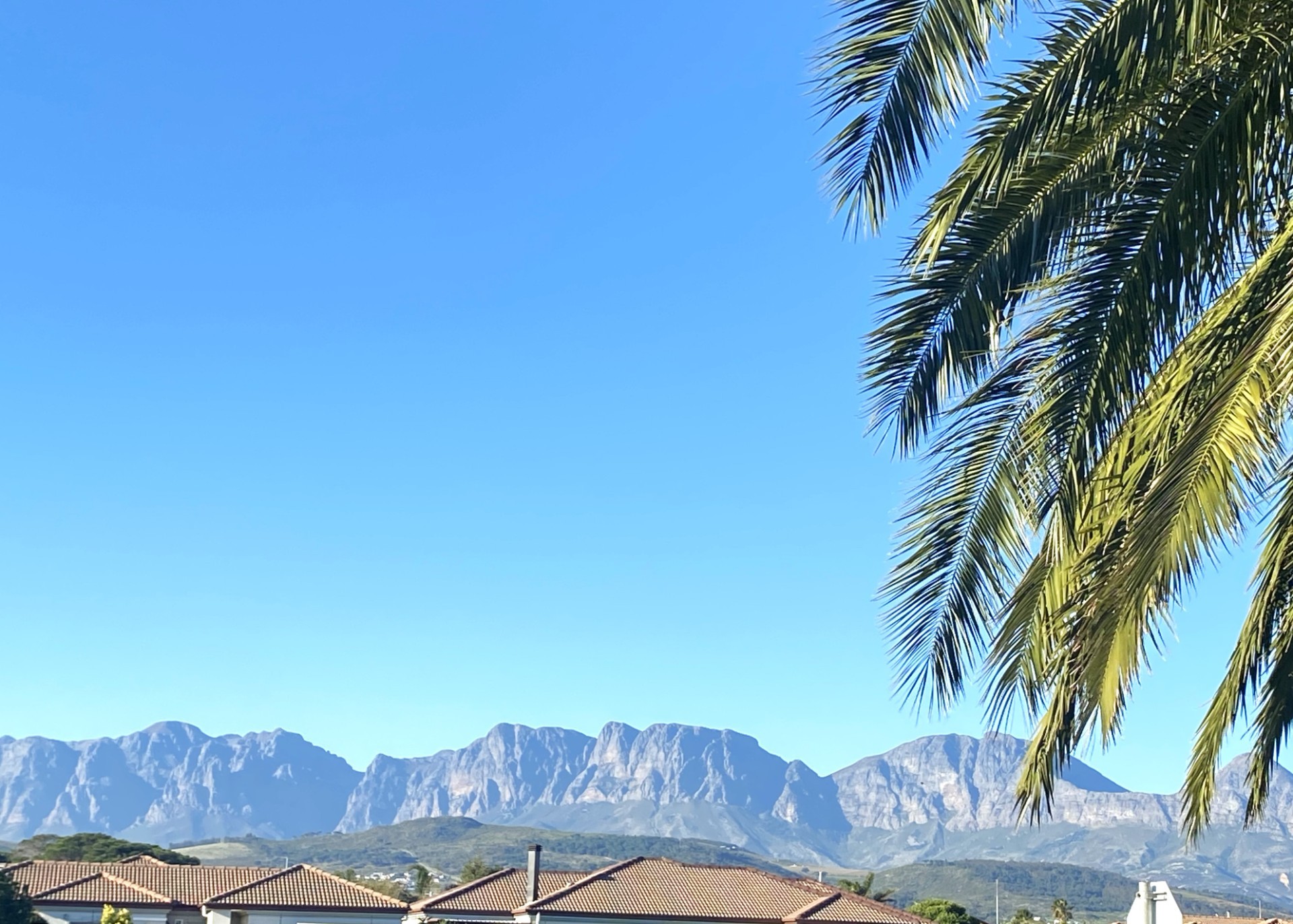 FIXER-UPPER IN A BEAUTIFUL GARDEN ESTATE. 2 bed. 1 full bathroom. 1 carport. Enclosed garden