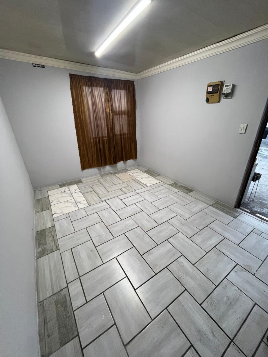 Bachelor Flat - Ideal for Single Professional or Student