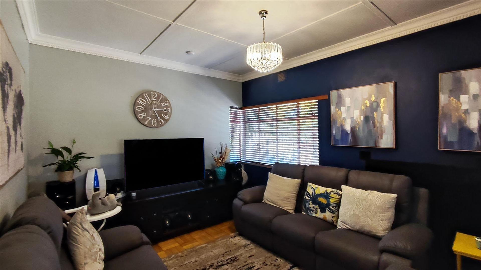 House For Sale in Symhurst, Germiston