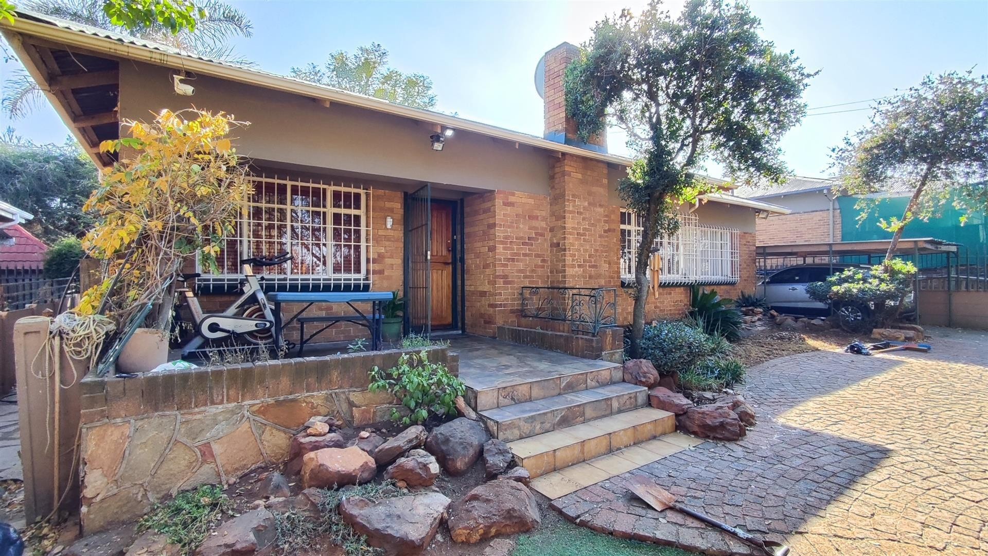 House For Sale in Symhurst, Germiston