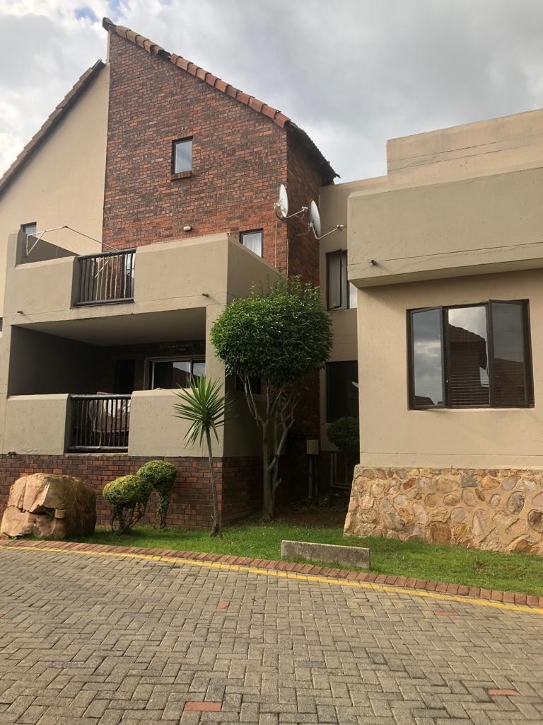 Townhouse For Sale in Winchester Hills, Johannesburg