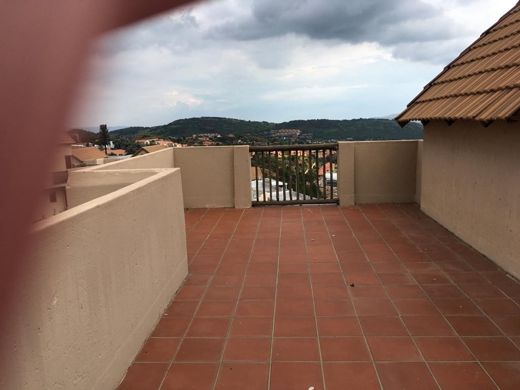 Townhouse For Sale in Winchester Hills, Johannesburg