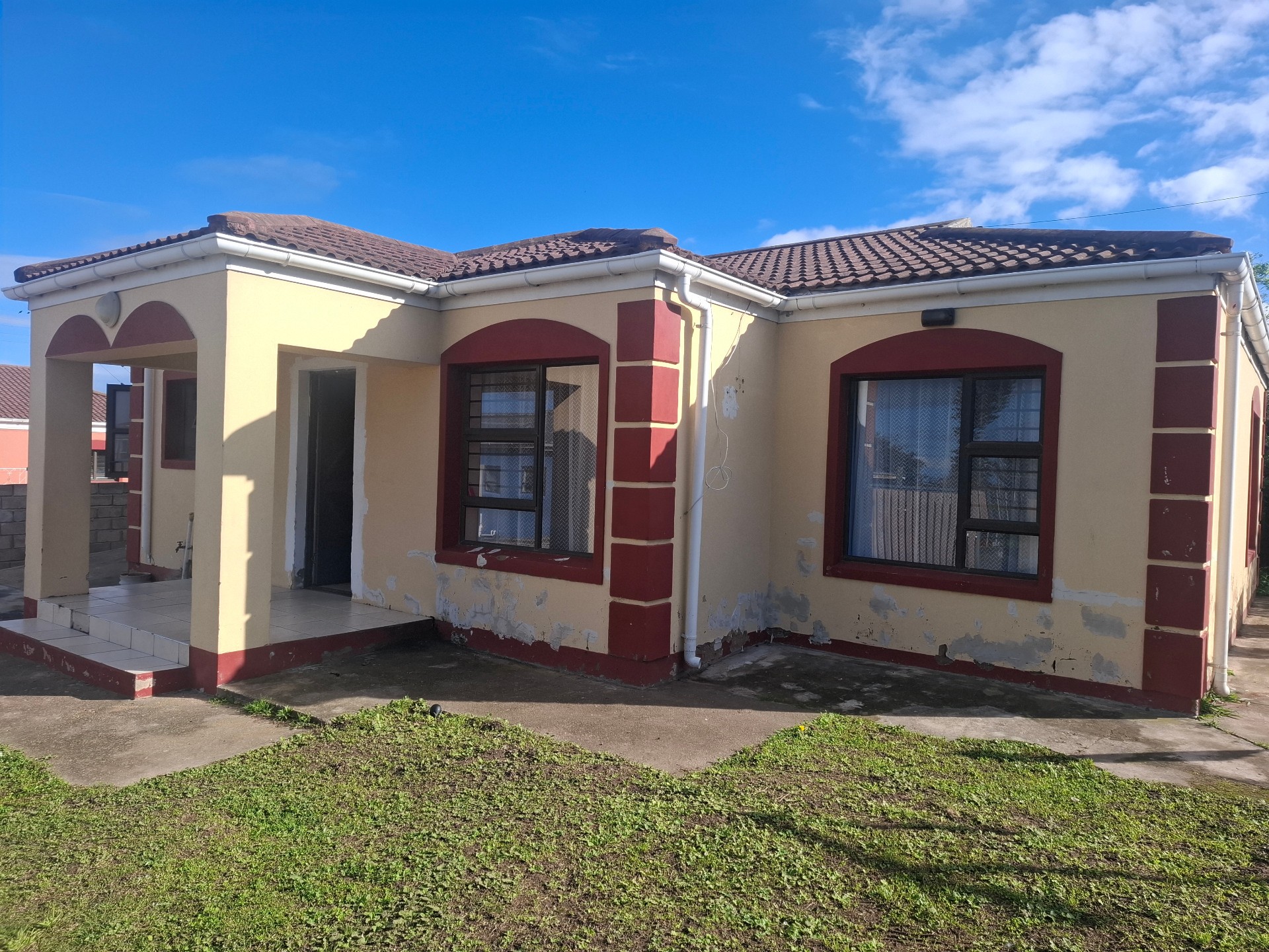 House For Sale in Pacaltsdorp George