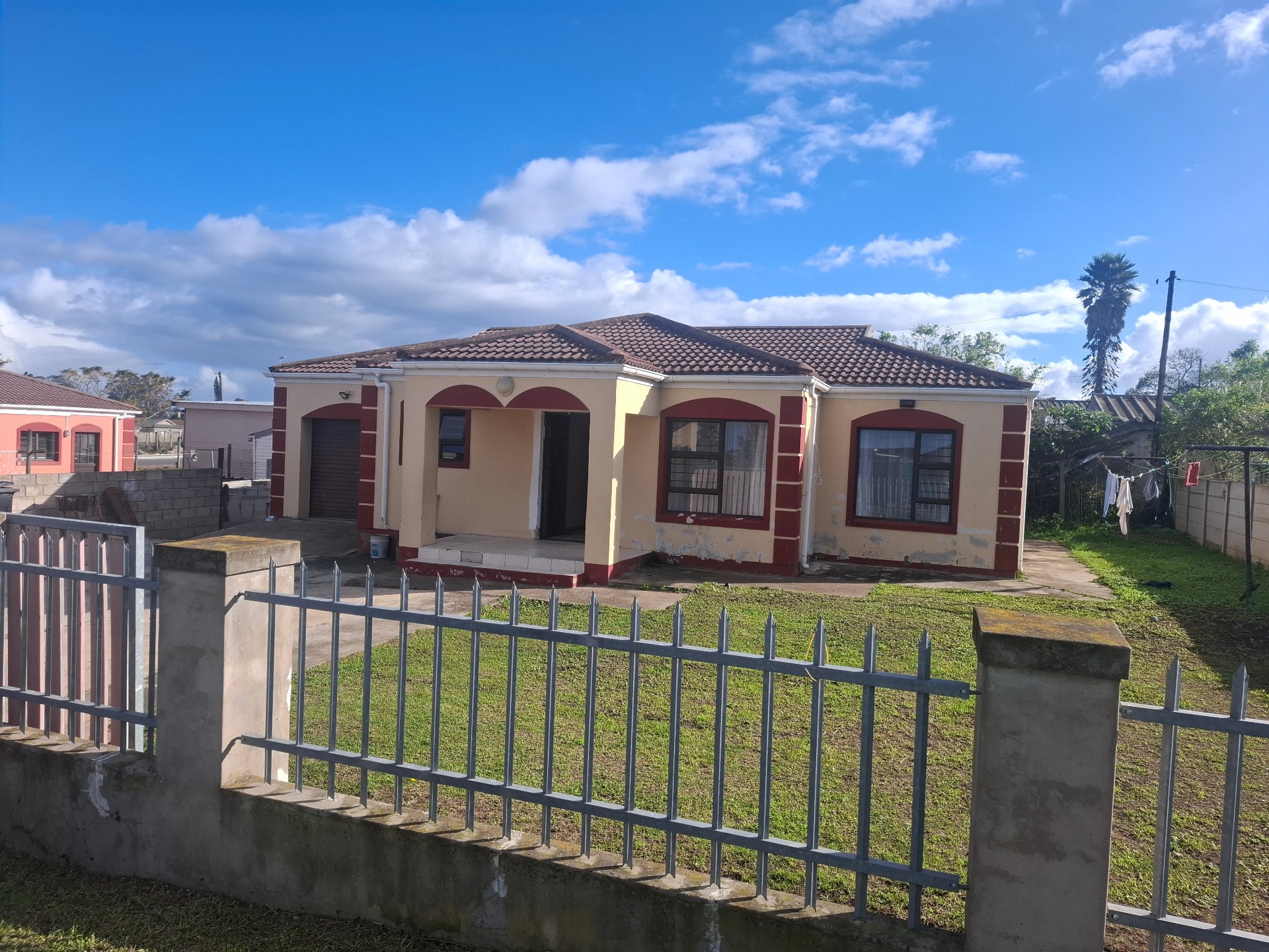 House For Sale in Pacaltsdorp George