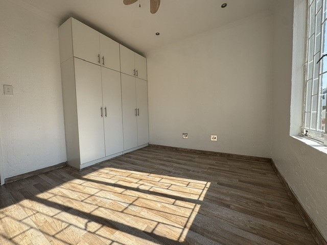 Secure3 Bedroom Duplex in the Heart of Greenstone with Private Garden