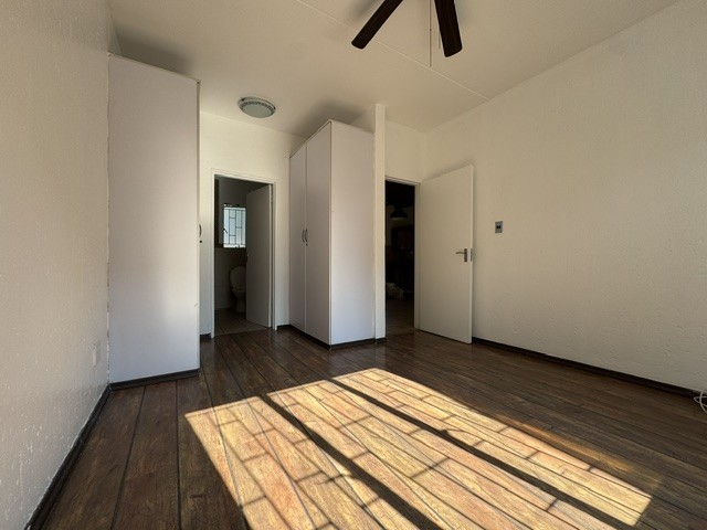 Secure3 Bedroom Duplex in the Heart of Greenstone with Private Garden