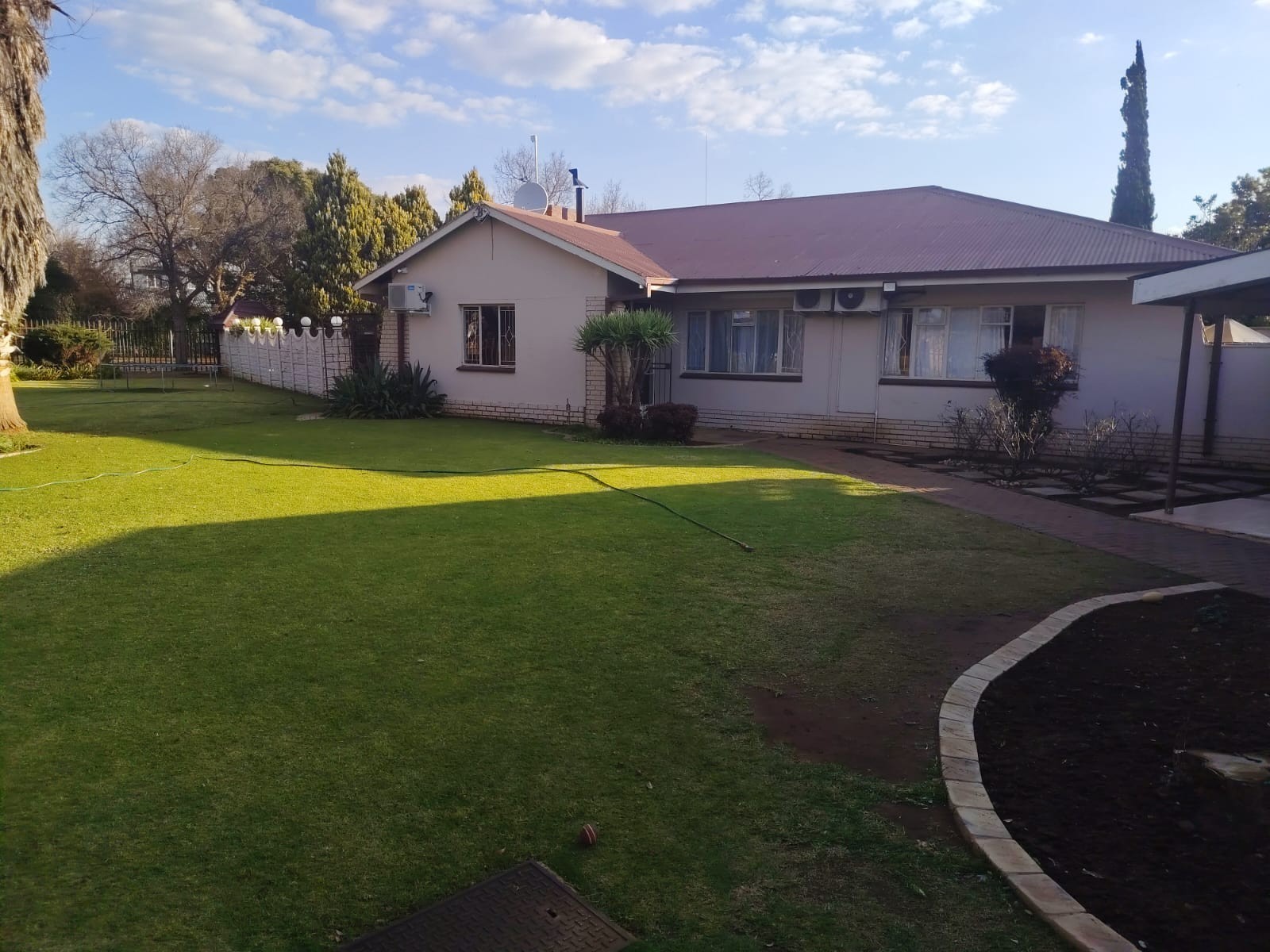 Spacious 4 Bedroom House with 2 Bedroom Flatlet for Sale - SOLE MANDATE