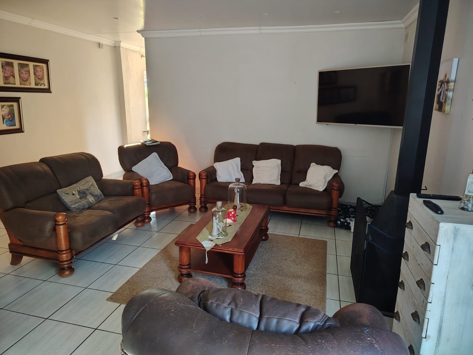 Spacious 4 Bedroom House with 2 Bedroom Flatlet for Sale - SOLE MANDATE