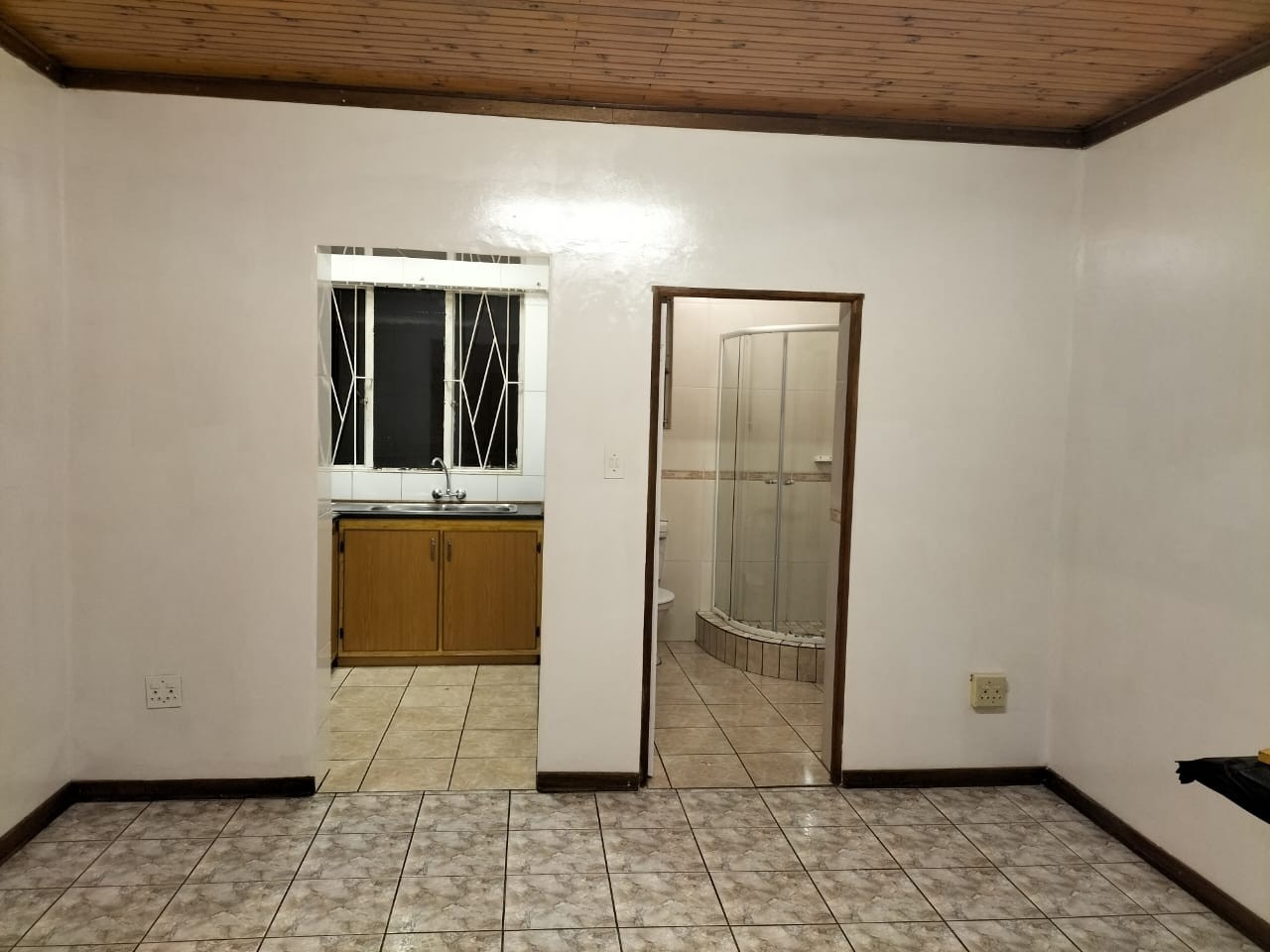 Studio Apartment To Rent in Albertynshof, Kimberley
