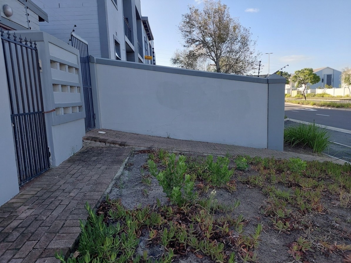 Stylish 2-Bedroom Apartment | Lock-Up Garage | Secure Complex on Main Arterial