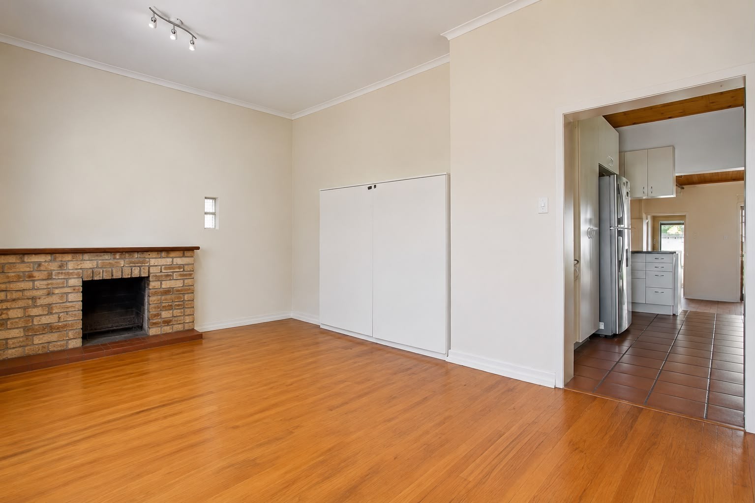 Prime 289m² Freestanding Commercial Offices To Let | Paarl Central