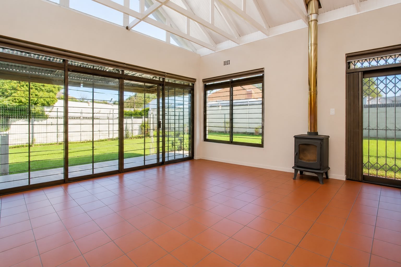 Prime 289m² Freestanding Commercial Offices To Let | Paarl Central