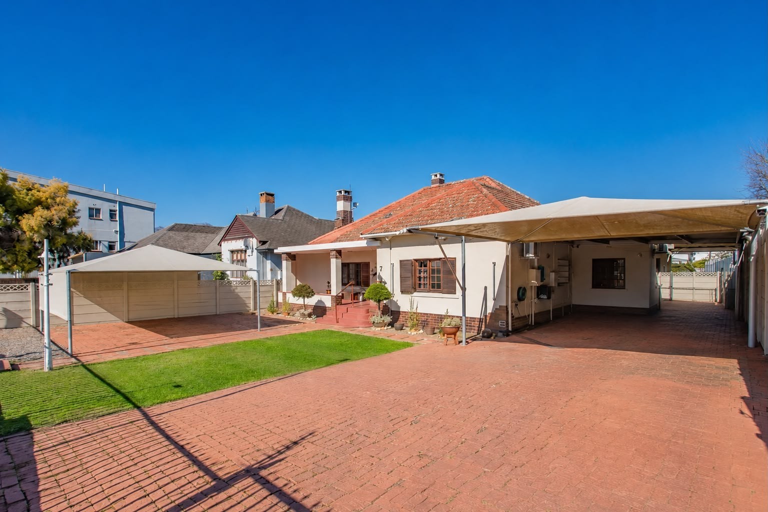 Prime 289m² Freestanding Commercial Offices To Let | Paarl Central