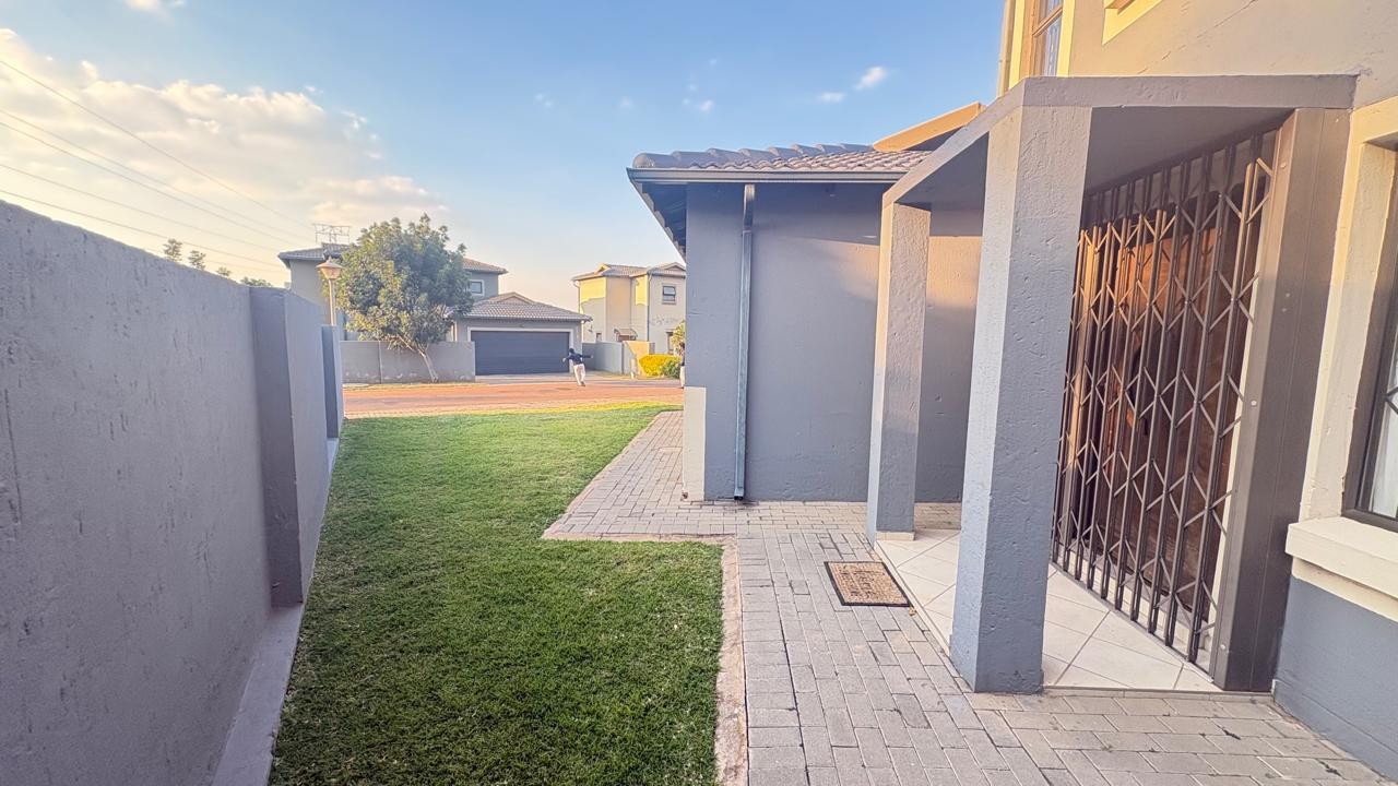 3 Bedroom House For Sale in Magaliesberg Country Estate, Amandasig, Akasia