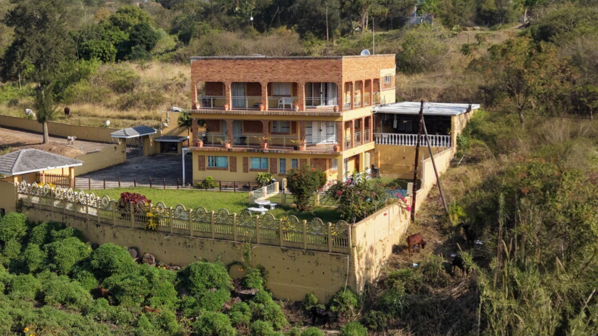 LUXURIOUS 5 BEDROOM MULTI-LEVEL HOME WITH ENTERTAINER’S DREAM FEATURES
