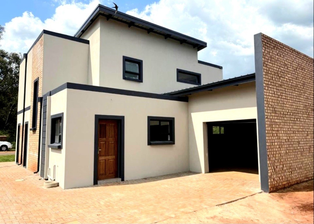 EXTRAORDINARY MODERN DOUBLE STOREY HOUSE