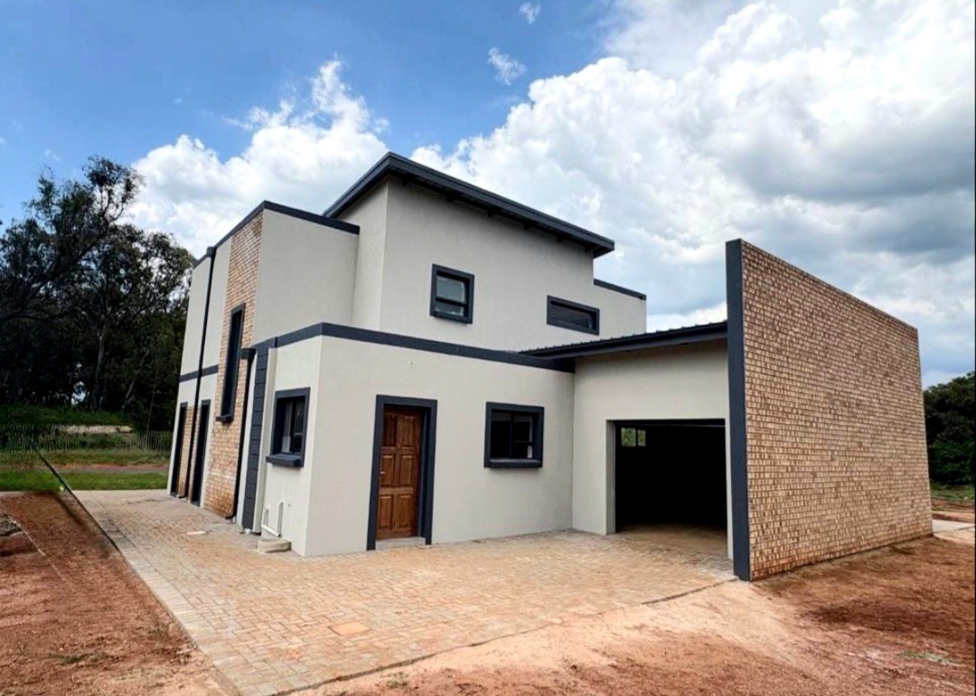 EXTRAORDINARY MODERN DOUBLE STOREY HOUSE