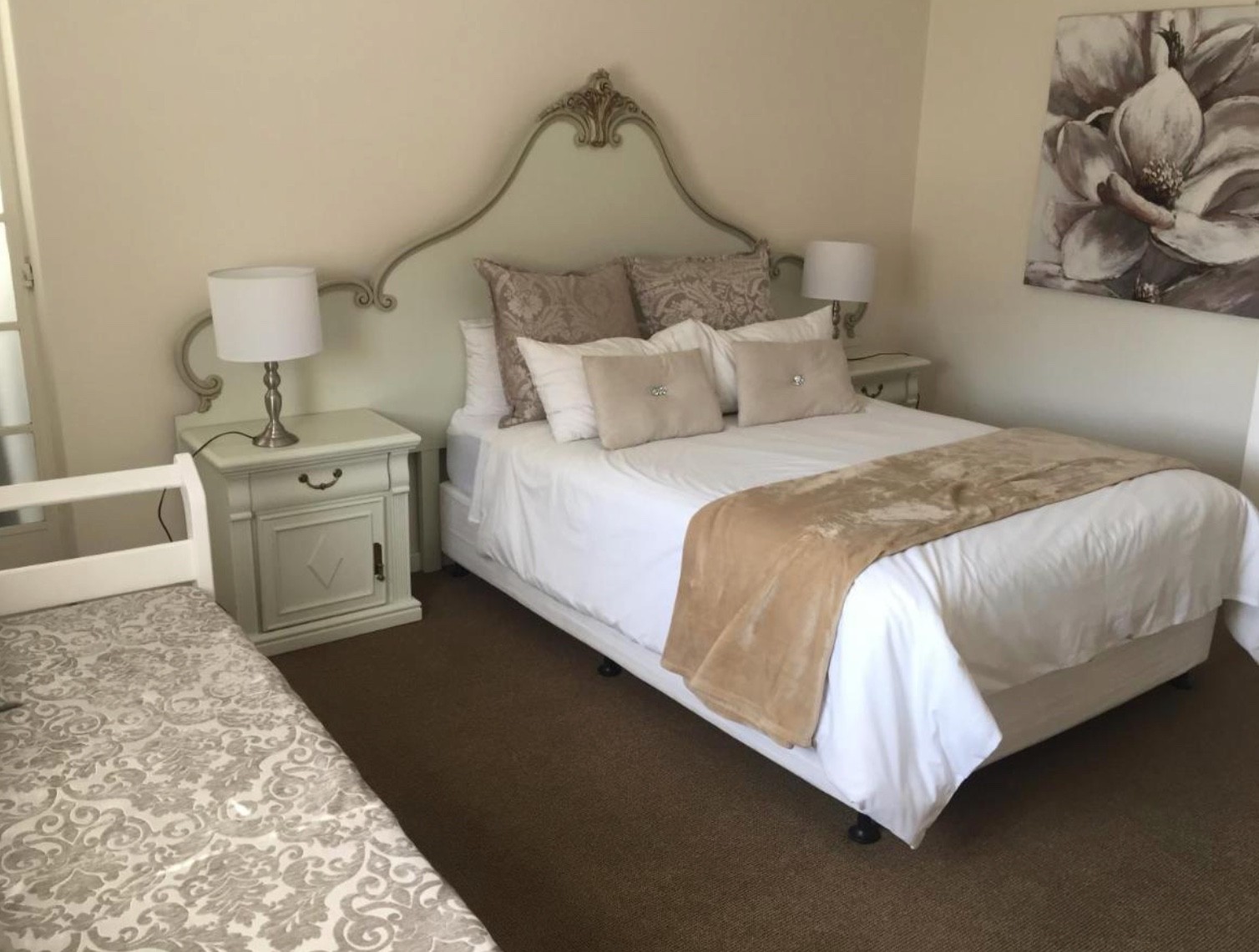 Versatile 6- bedroom Investment With Strong Rental Potential