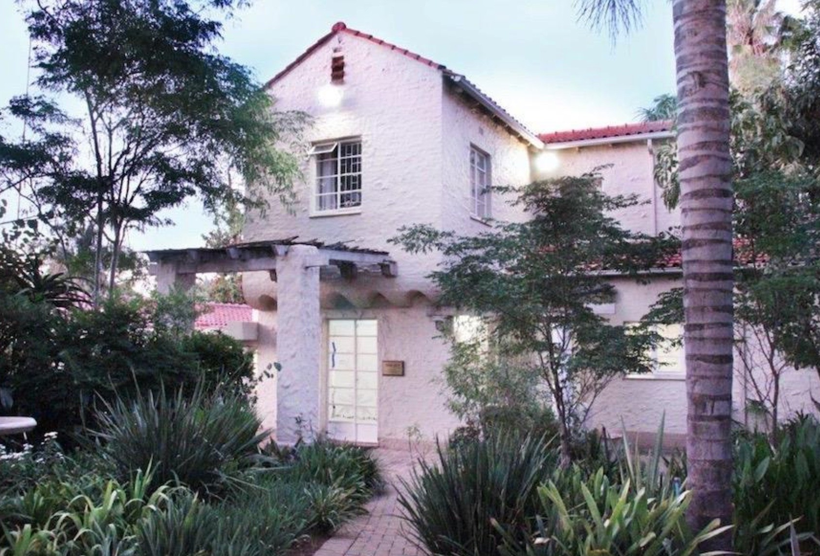 Versatile 6- bedroom Investment With Strong Rental Potential