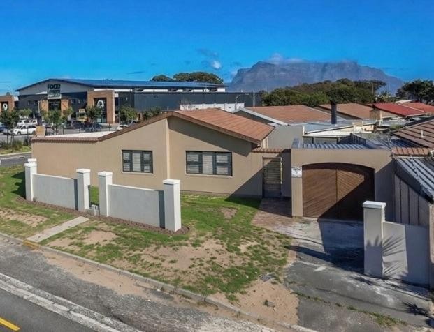 House For Sale in Bothasig