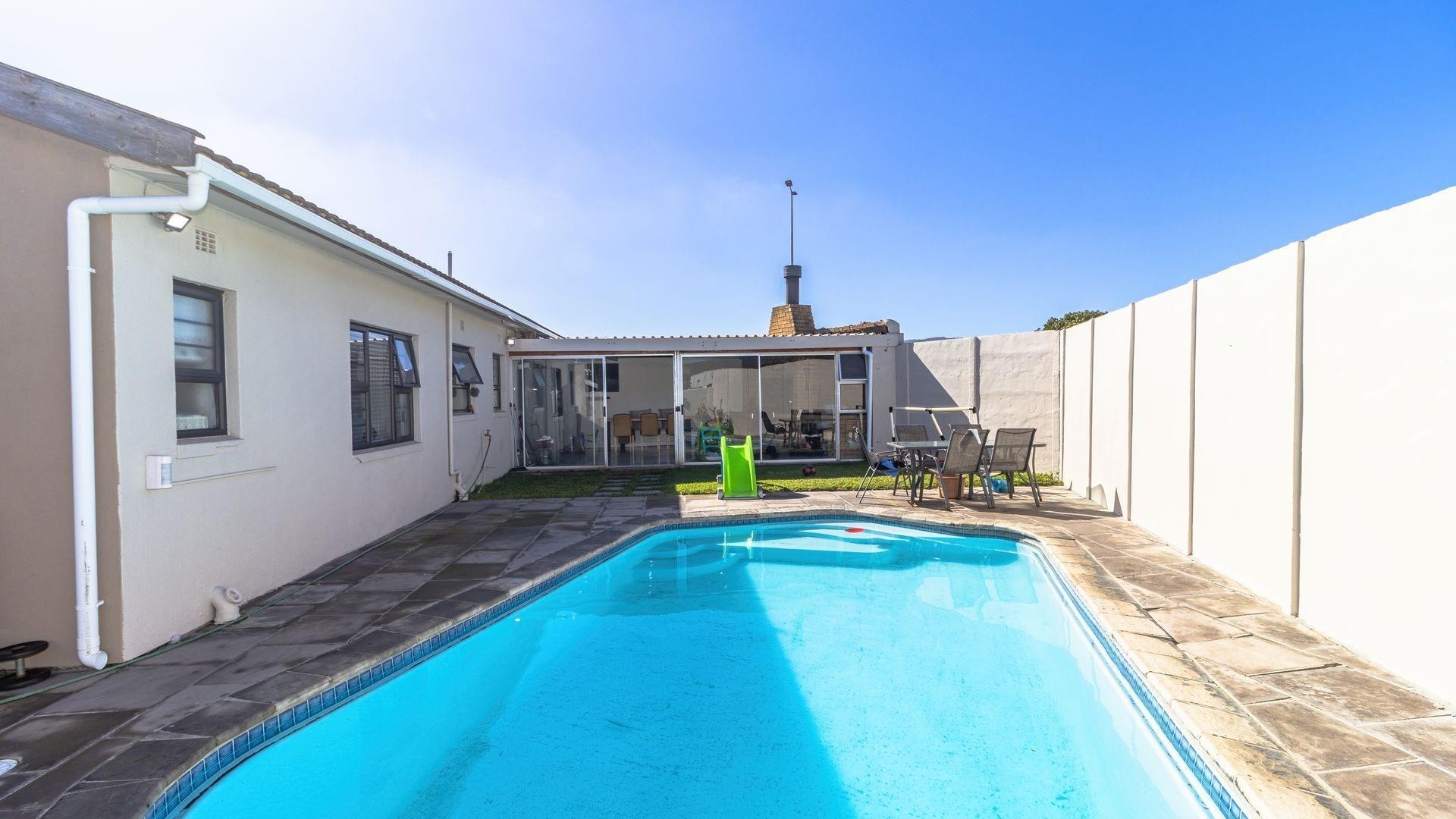 House For Sale in Bothasig