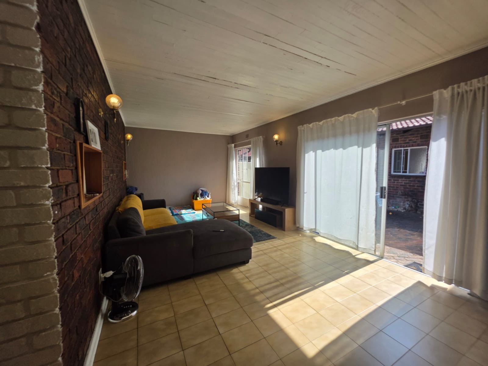 For Sale Fixer Upper 4 Bedroom Townhouse in Windsor East Windsor