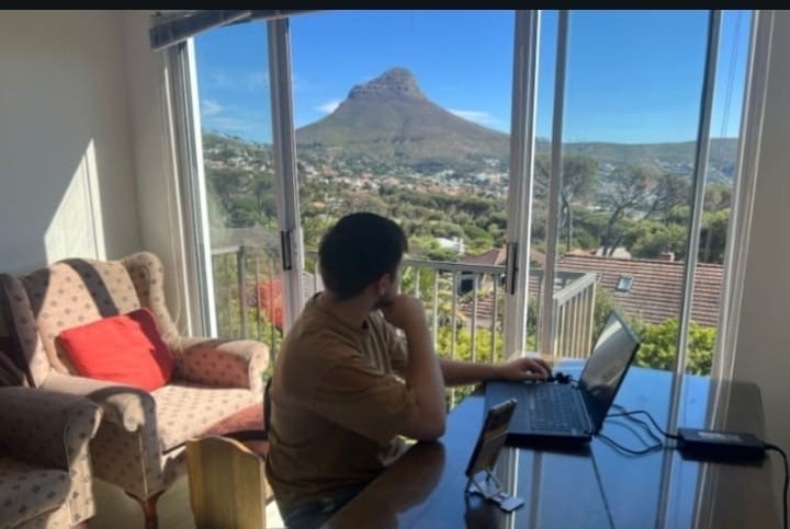 Apartment To Rent in Upper Vredehoek, Cape Town