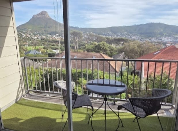 Apartment To Rent in Upper Vredehoek, Cape Town
