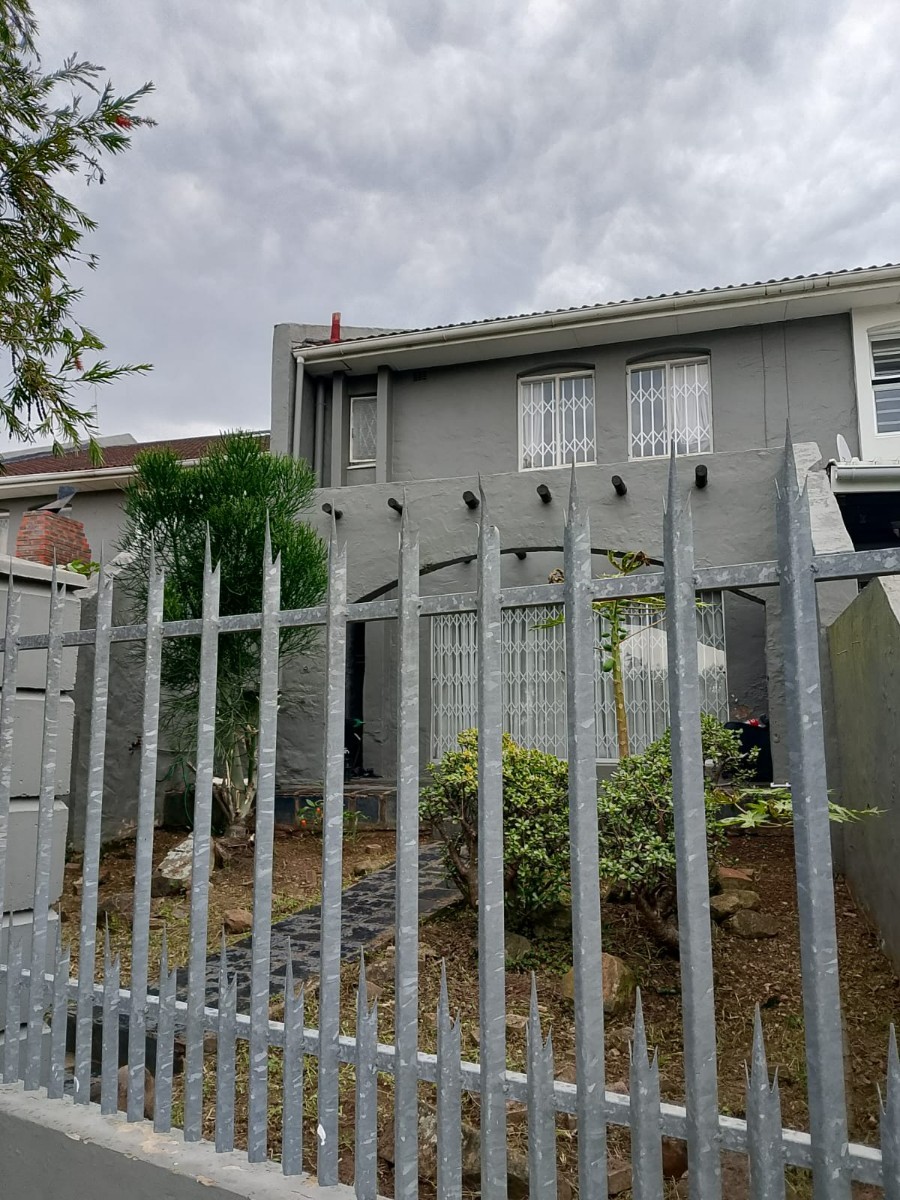 SPACIOUS DOUBLE-STOREY TOWNHOUSE IN SOUGHT-AFTER BLUE WATERS, BEACON BAY