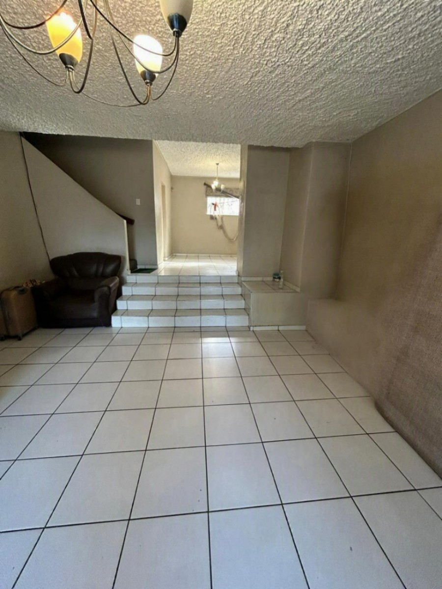 SPACIOUS DOUBLE-STOREY TOWNHOUSE IN SOUGHT-AFTER BLUE WATERS, BEACON BAY