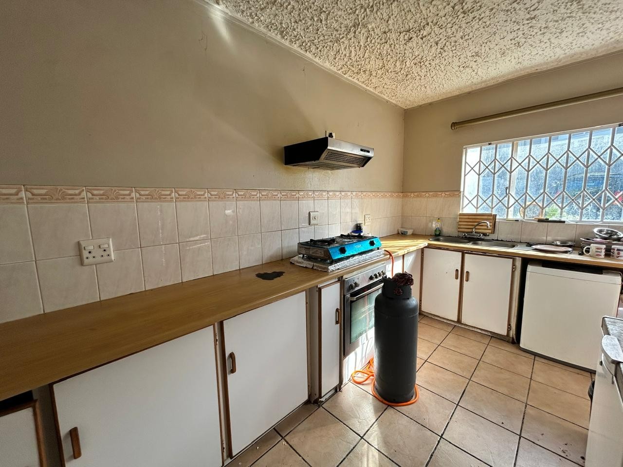 SPACIOUS DOUBLE-STOREY TOWNHOUSE IN SOUGHT-AFTER BLUE WATERS, BEACON BAY