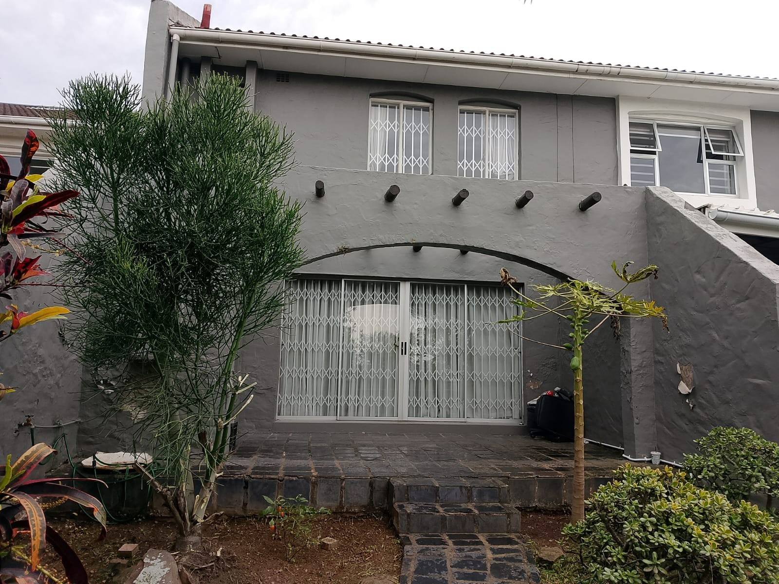 SPACIOUS DOUBLE-STOREY TOWNHOUSE IN SOUGHT-AFTER BLUE WATERS, BEACON BAY