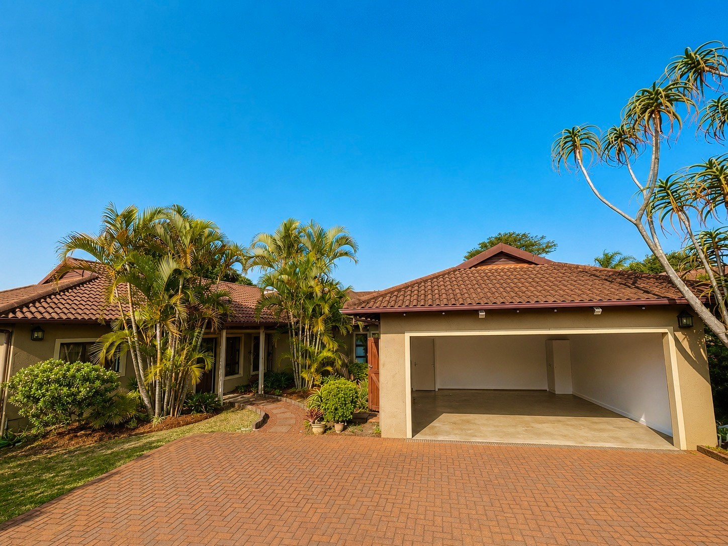 Ballito Lifestyle, Charming House with a garden