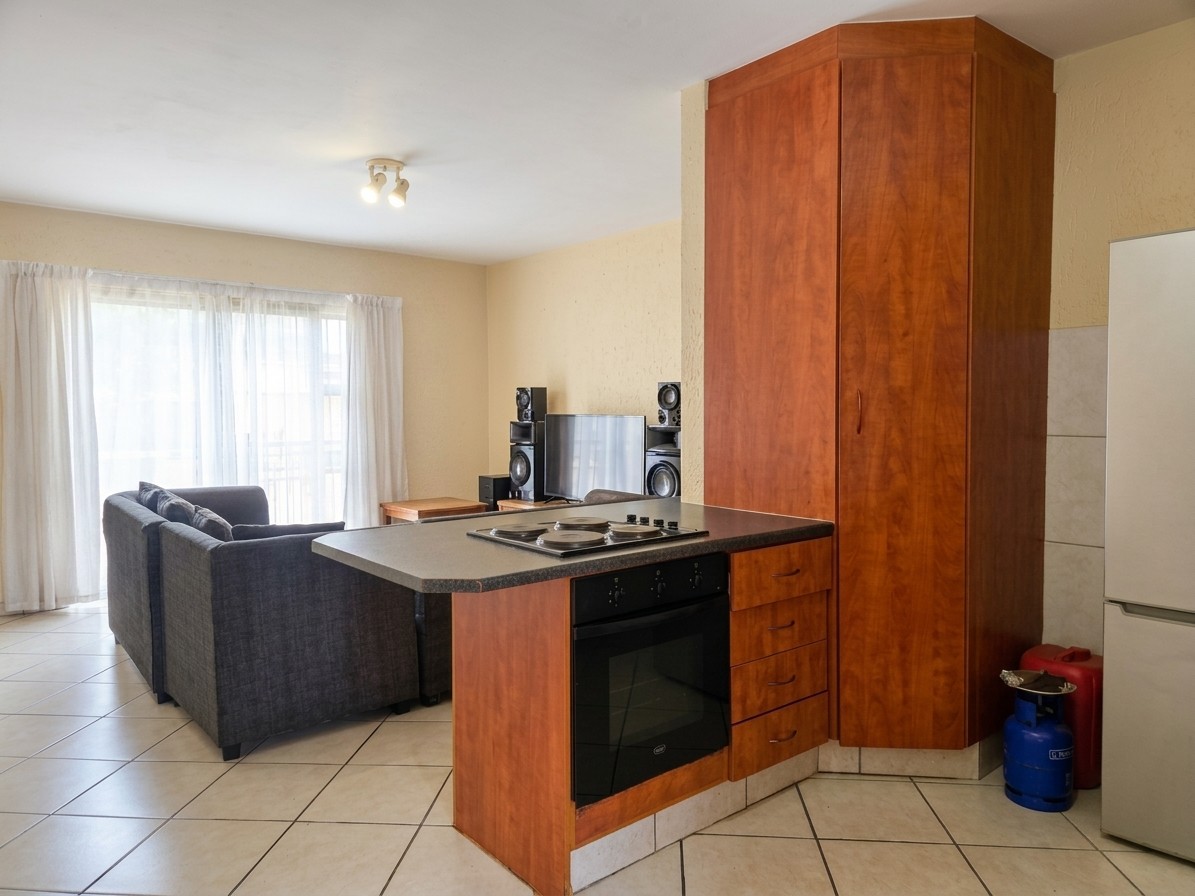 2 Bed 2 Bath with lock-up Garage in Croydon
