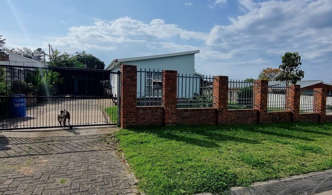 Spacious 3 bedroom house for sale in Amalinda
