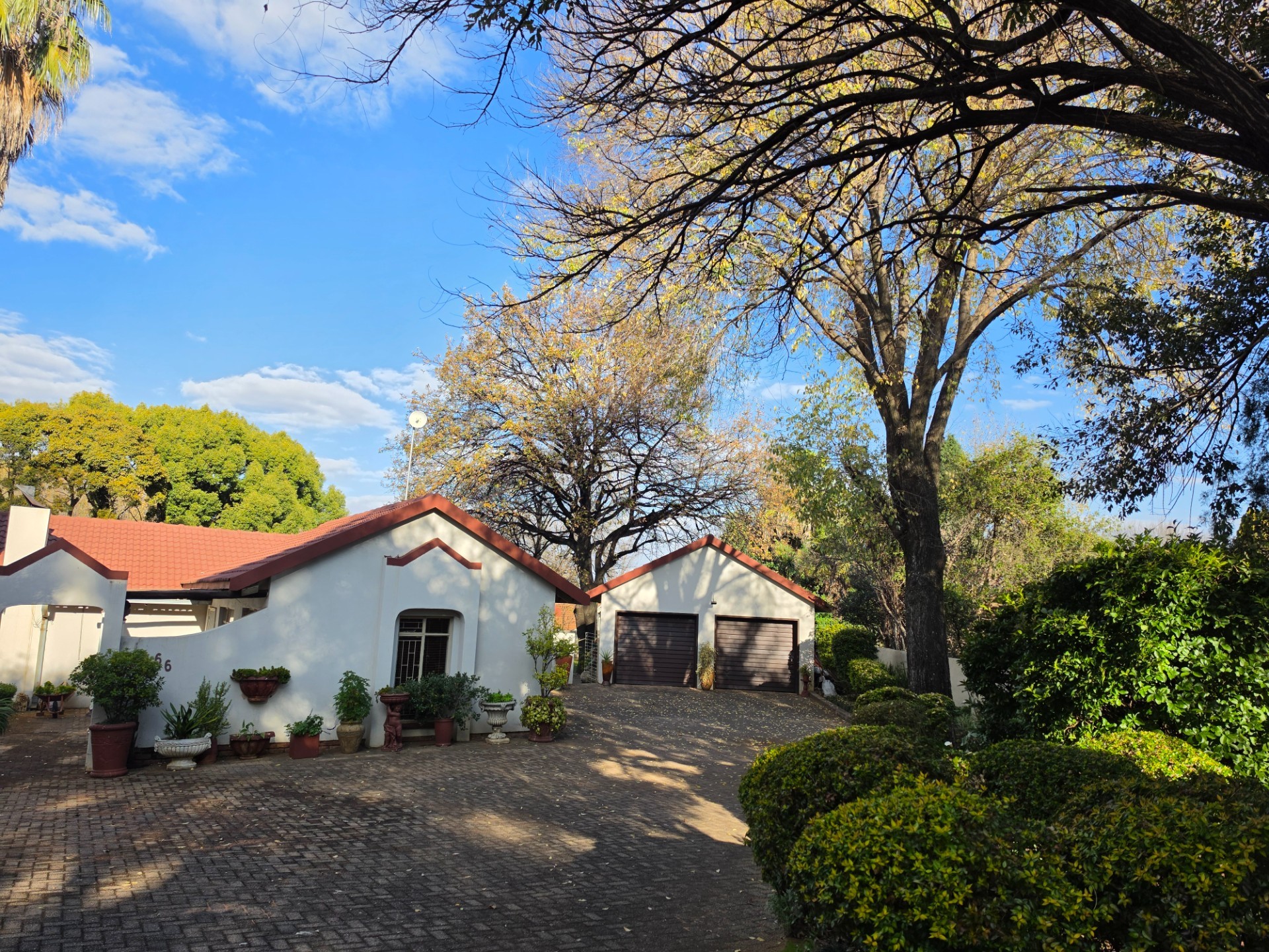 Stop dreaming and start living now, big yard for the kiddies.