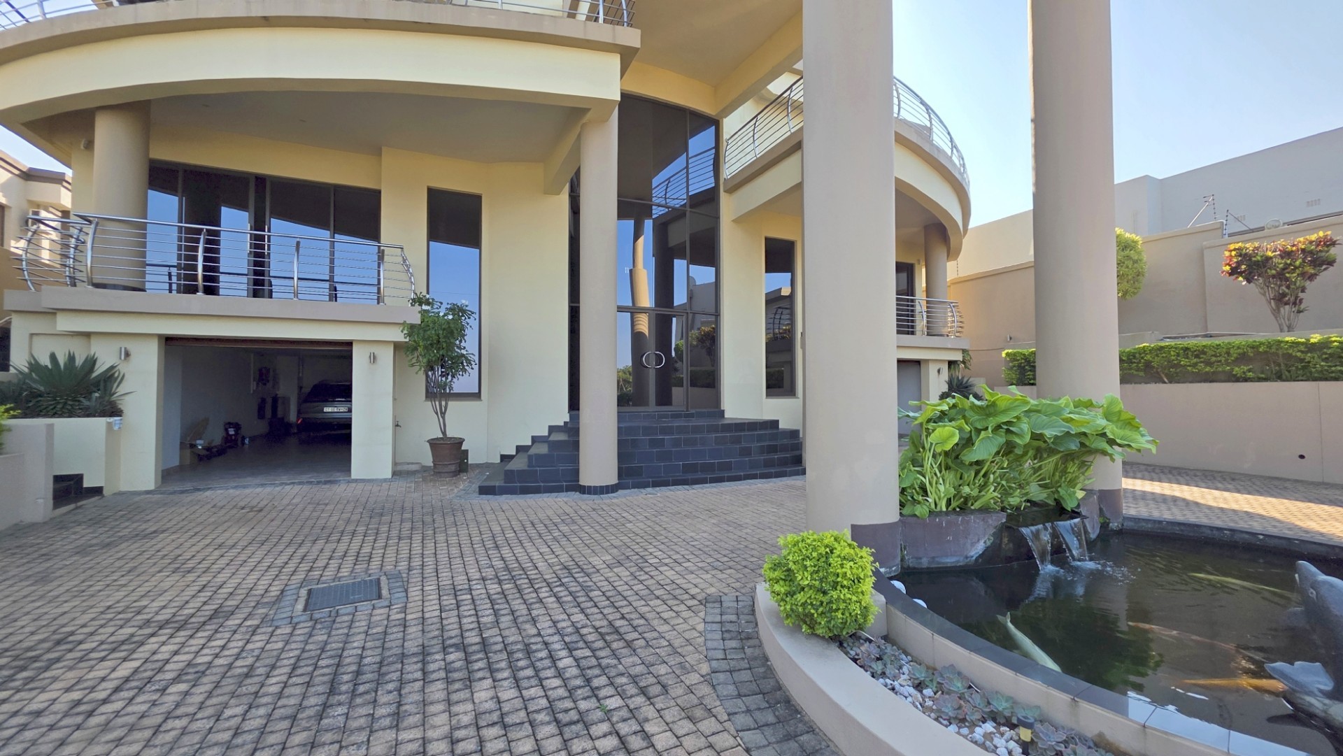 Opulent 5 bedroom, 5 bathroom Home in Oslo Beach with Effortless Ocean Vistas