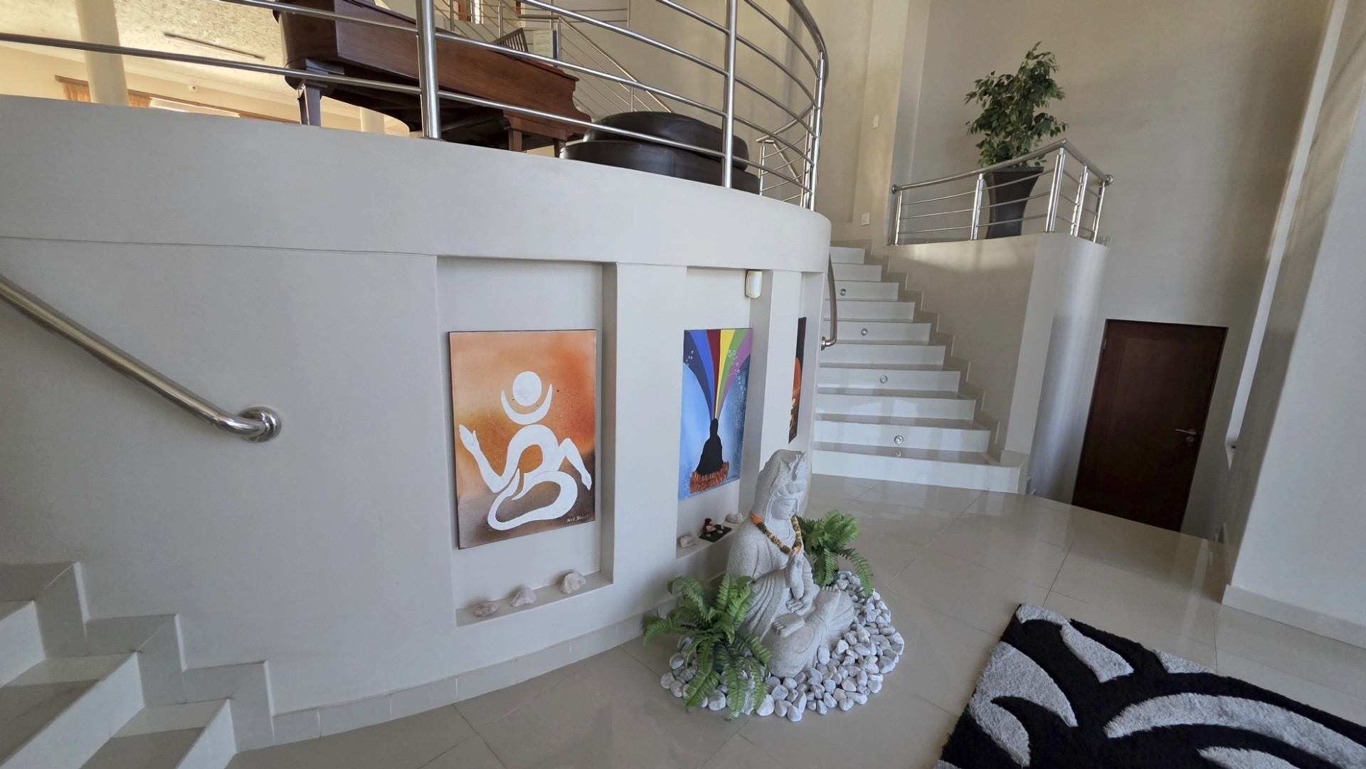 Opulent 5 bedroom, 5 bathroom Home in Oslo Beach with Effortless Ocean Vistas