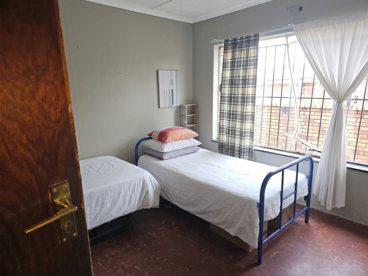 8 Bedroom Investors Dream House For Sale in Sophiatown, Johannesburg for only R1 200 000 act today !