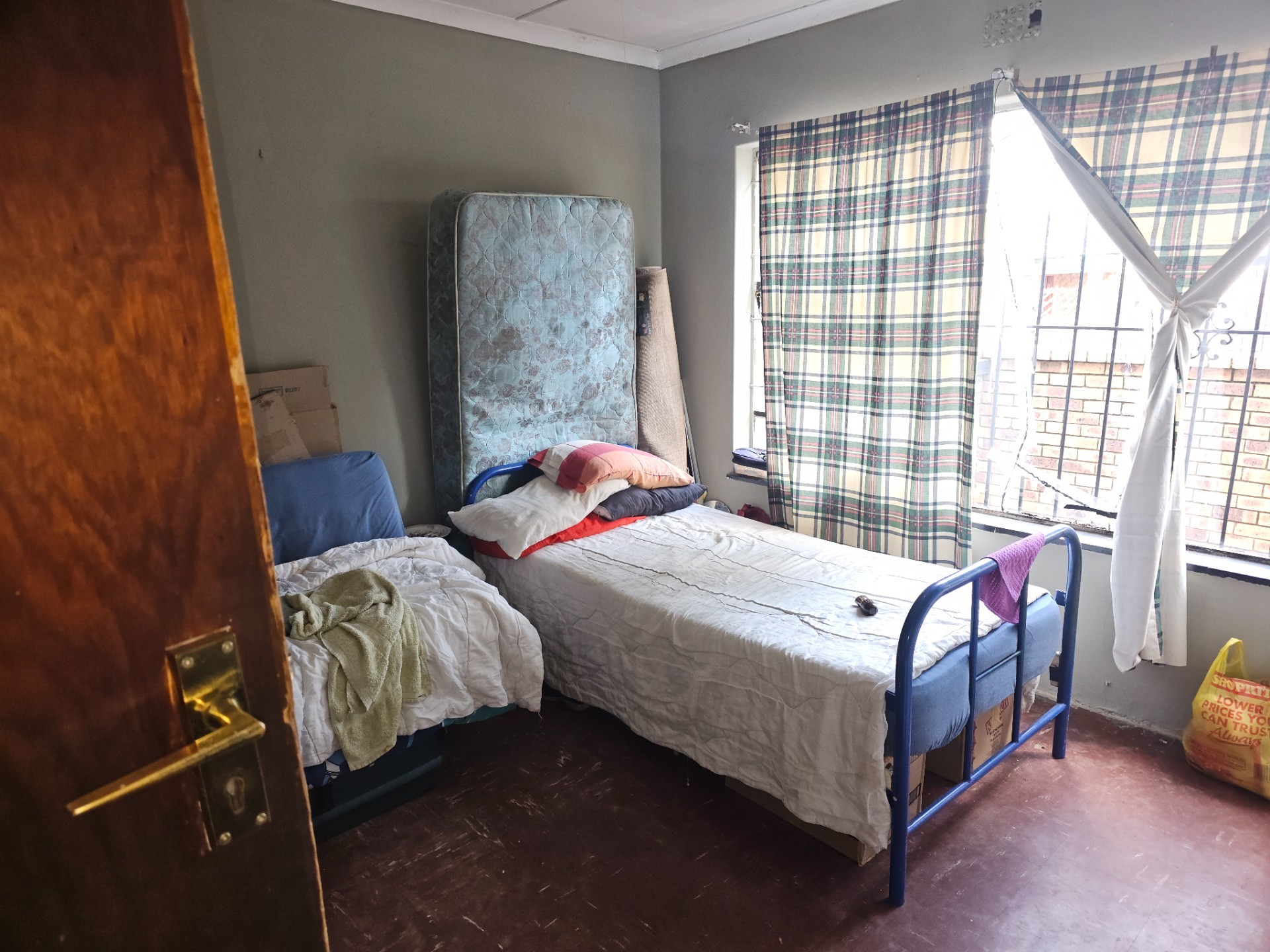 8 Bedroom Investors Dream House For Sale in Sophiatown, Johannesburg for only R1 200 000 act today !