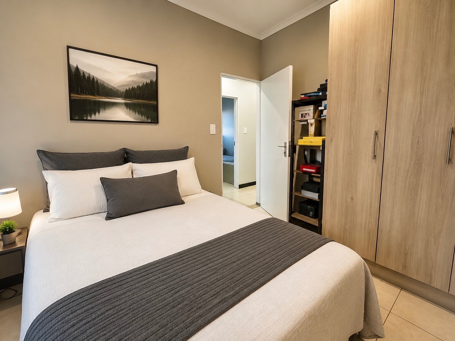 Ground floor corner unit in secure complex-Wilgeheuwel