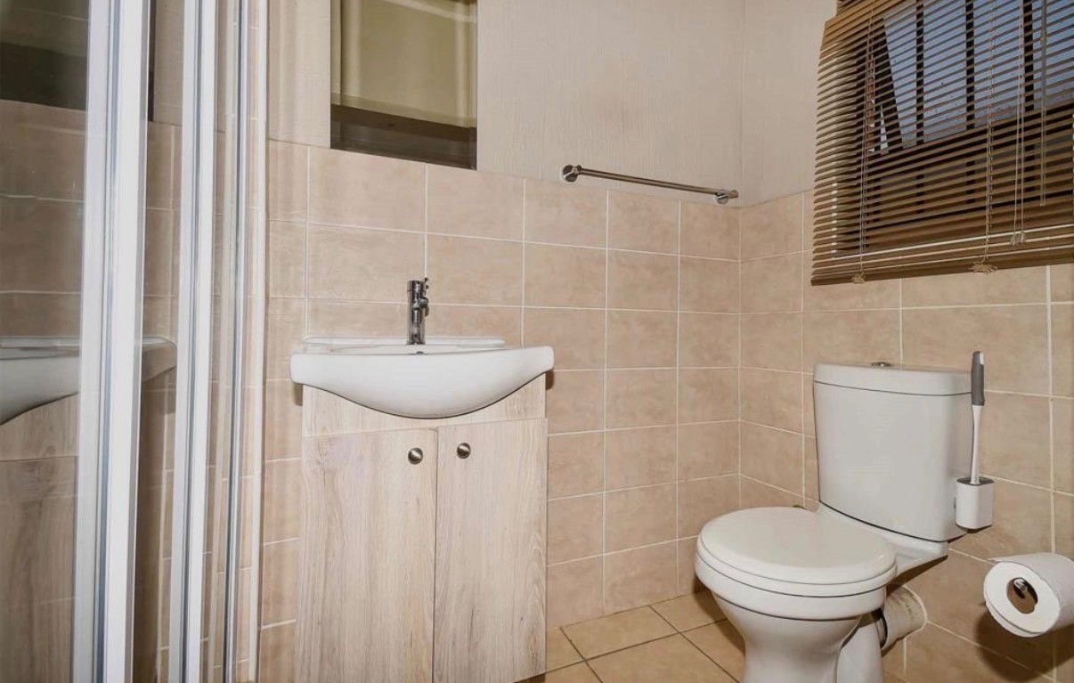 Ground floor corner unit in secure complex-Wilgeheuwel