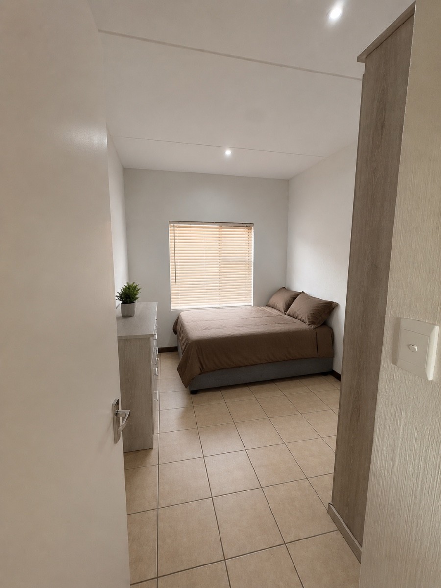 Ground floor corner unit in secure complex-Wilgeheuwel