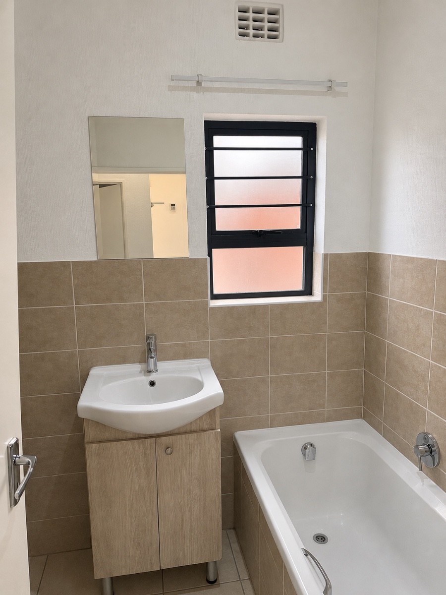 Ground floor corner unit in secure complex-Wilgeheuwel