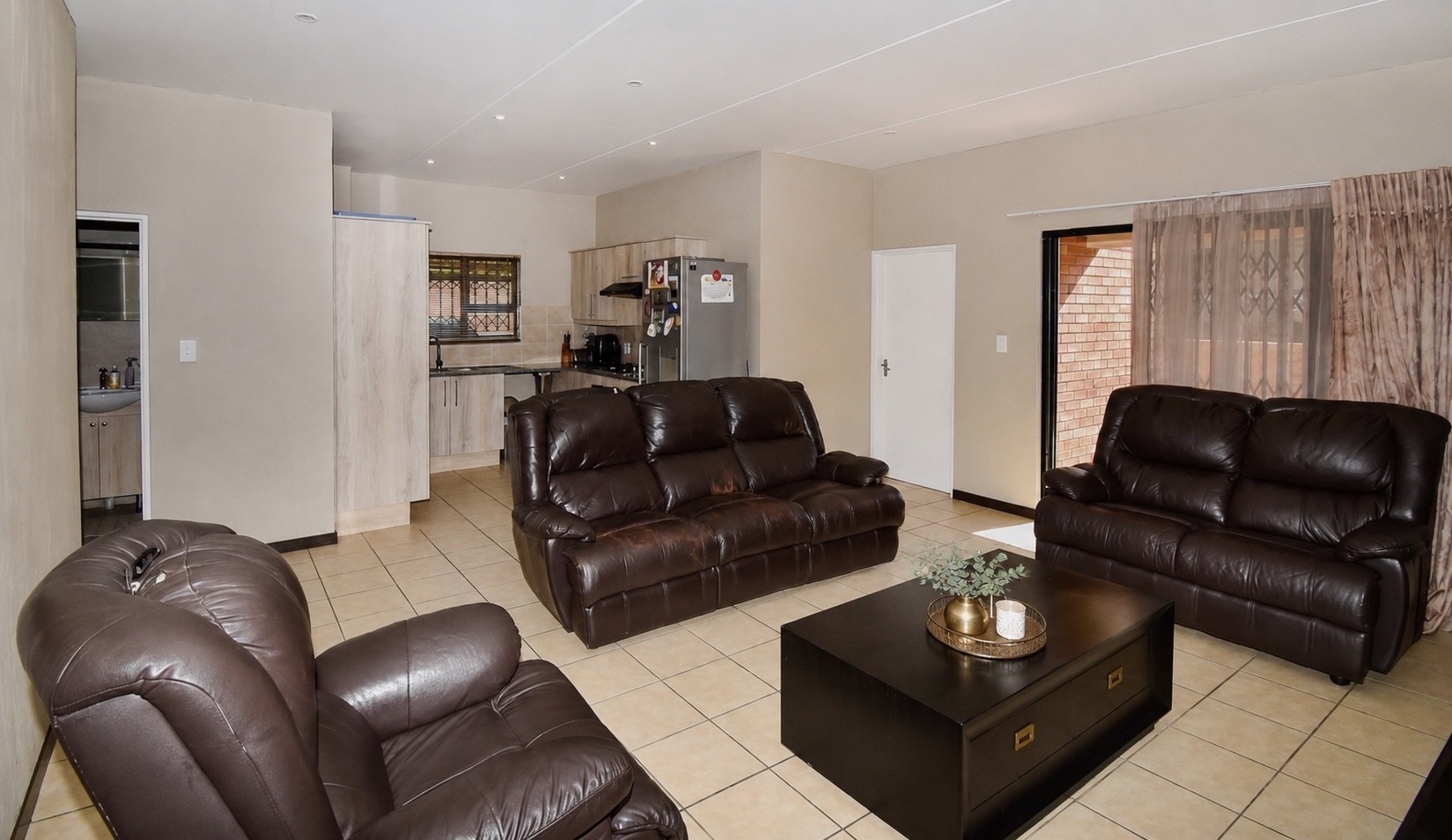Ground floor corner unit in secure complex-Wilgeheuwel