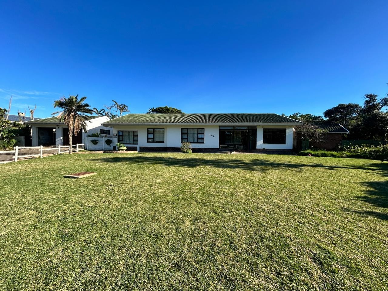 Spacious Family Home Just a Short Stroll from the Beach - Sunrise-on-Sea